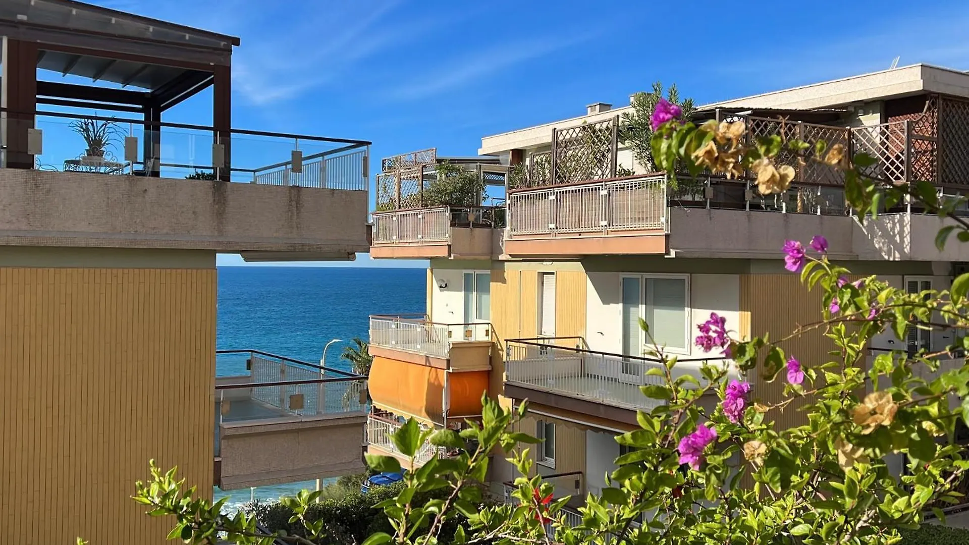Tre Ponti Beach Apartment - Terrazzo Vista Mare Sanremo