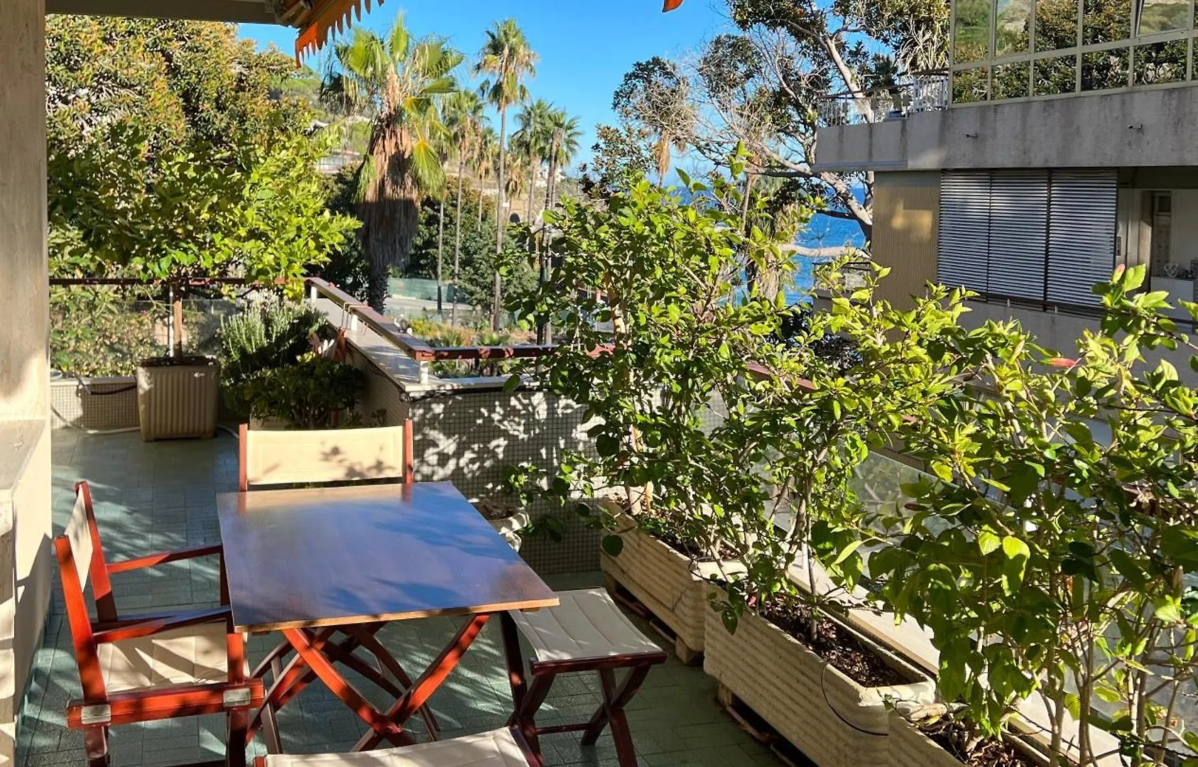 Tre Ponti Beach Apartment - Terrazzo Vista Mare location