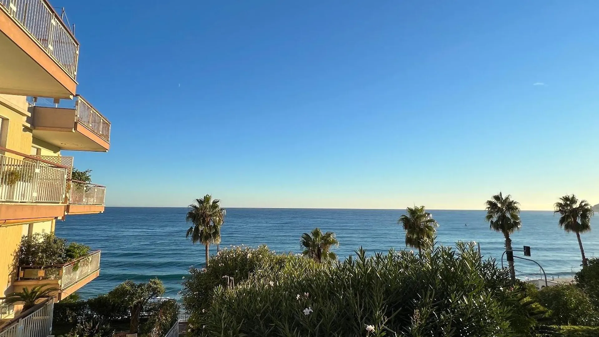 Tre Ponti Beach Apartment - Terrazzo Vista Mare Sanremo